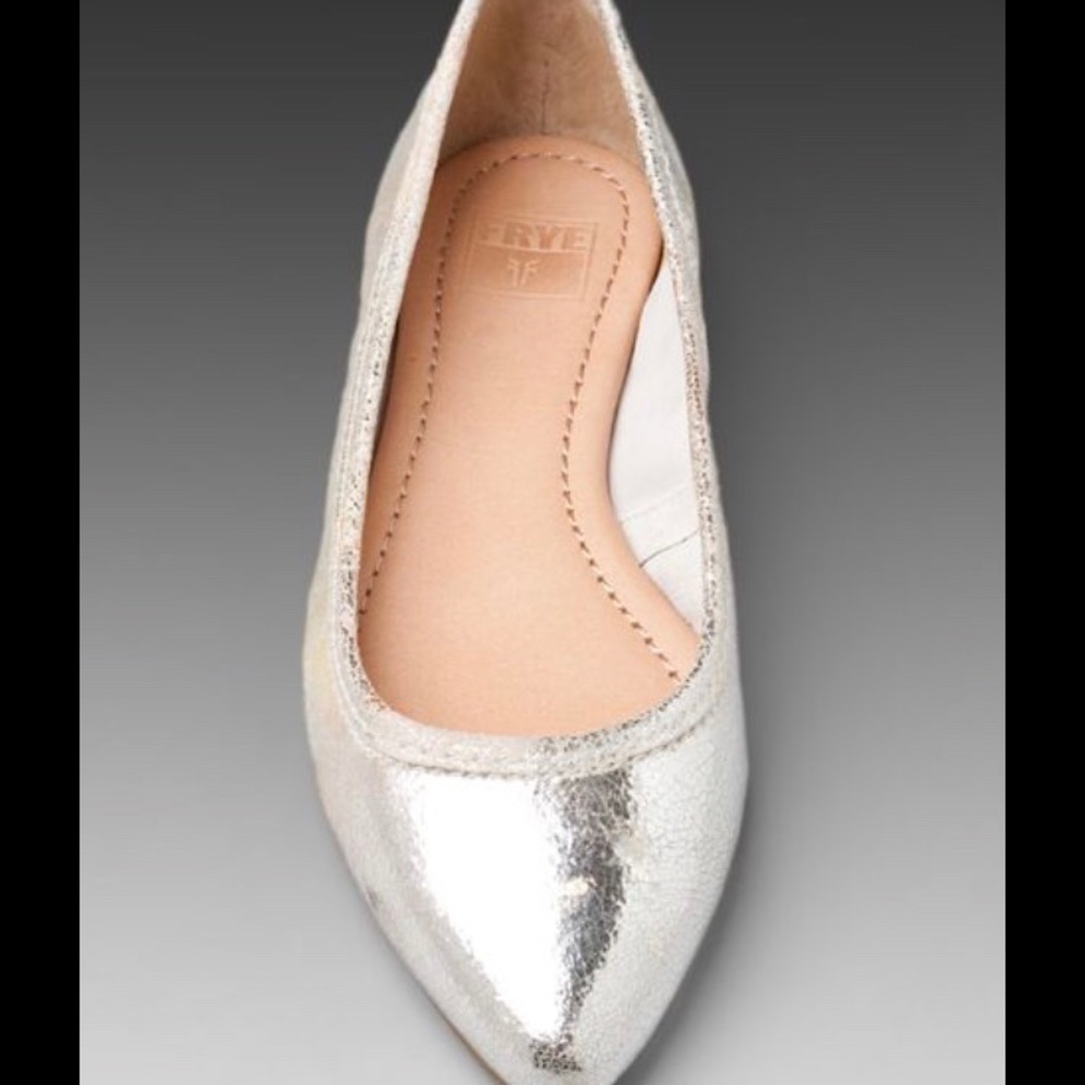 FRYE Regina Flats